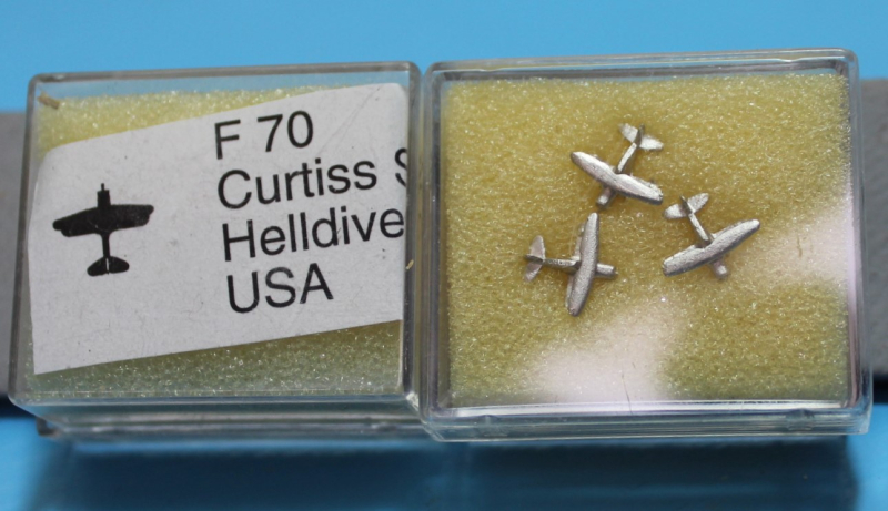 F 70 Curtiss Model 84 SB2C-4 "Helldiver" (3 St.) USA 1943